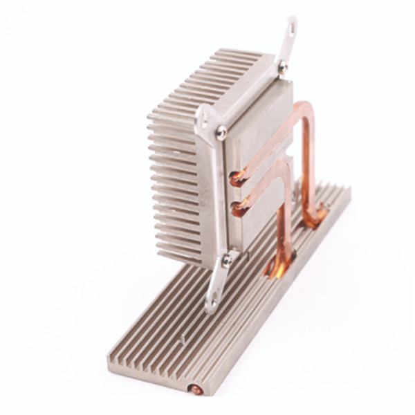 Grand radiateur en aluminium d'extrusion adapté aux besoins du client par professionnel avec le caloduc 5